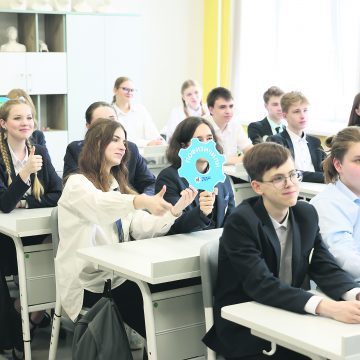 школьники В трёх школах Липецка недобор учеников