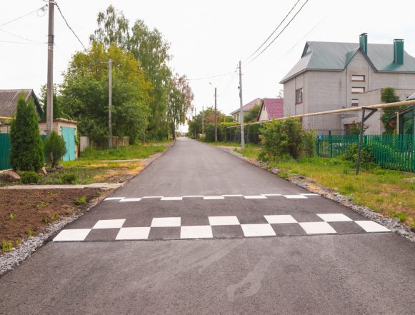 В микрорайоне 10-ая Шахта завершают ремонт трёх улиц