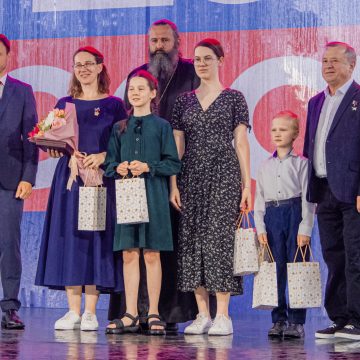 мать-героиня струева Липецкие матери-героини на пенсии с этого года станут получать доплату в 36 600 рублей