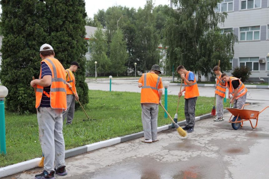 Школьникам нашли работу на лето