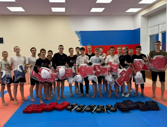 novaya-forma Две спортшколы получили экипировку и инвентарь