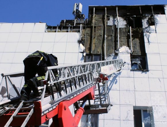 Женщина пострадала при пожаре в ТЦ на Стаханова