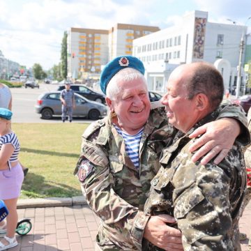 «Голубые береты» душевно отметили свой праздник в Липецке