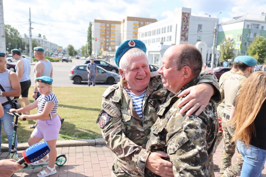 «Голубые береты» душевно отметили свой праздник в Липецке