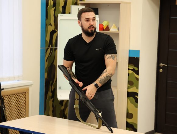 дмитрий богданов сво голоса героев школа 59 Из окопа — за парту