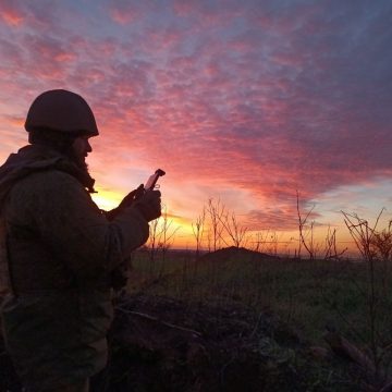 Три знака героя