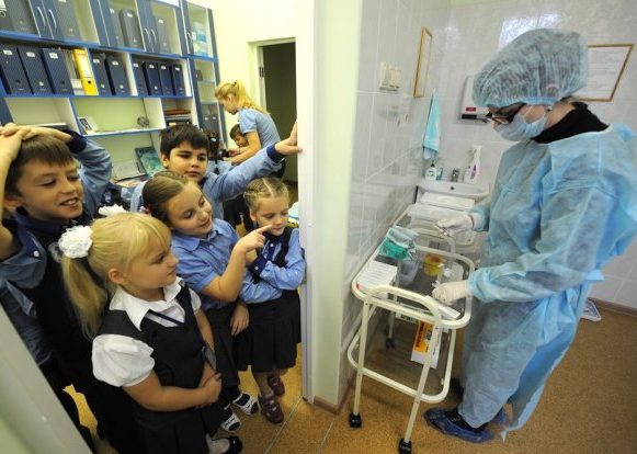 В школу врача вызывали