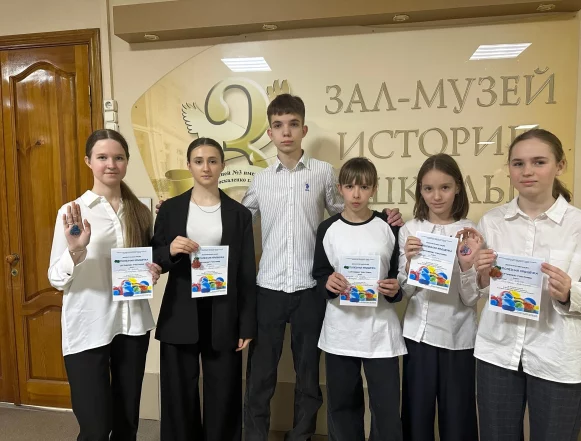 Данил Аксёнов и победители акции Полезная крышечка Делай с нами, делай как мы, делай лучше нас