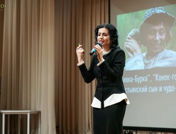 Педагог из гимназии №12 Липецка взяла областного хрустального пеликана