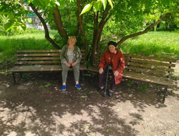 бабушки на лавке Как благоустраивали двор