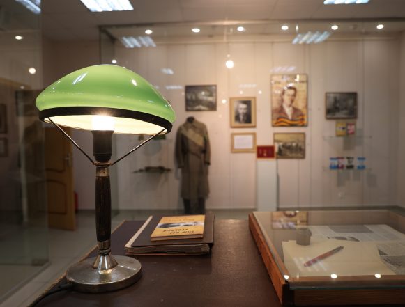 «И снова май, и память оживает…»