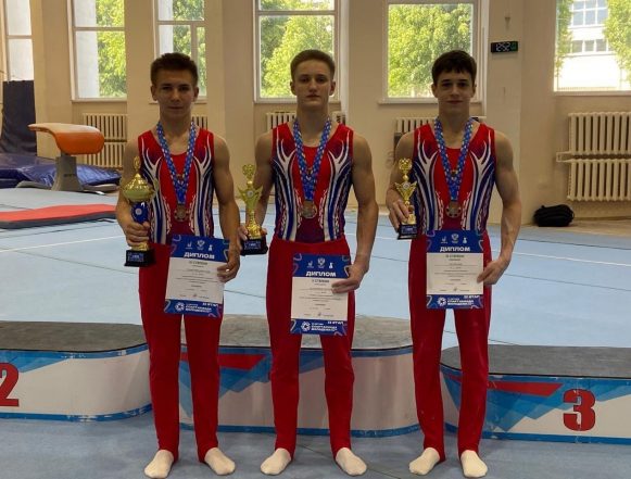 Золотые гимнасты