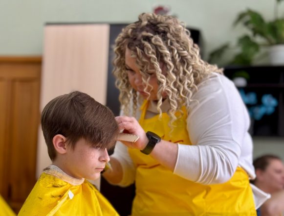 парикмахер Мероприятие для детей из детского дома
