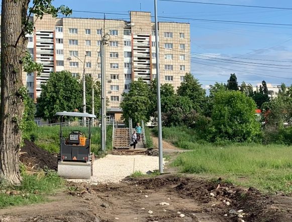 дорога Продолжаются работы по строительству пешеходной дорожки