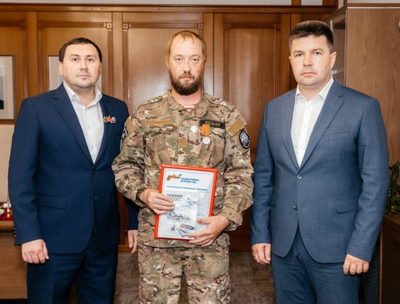 Добровольцу с позывным «Леший» вручили медаль Жукова в Липецке