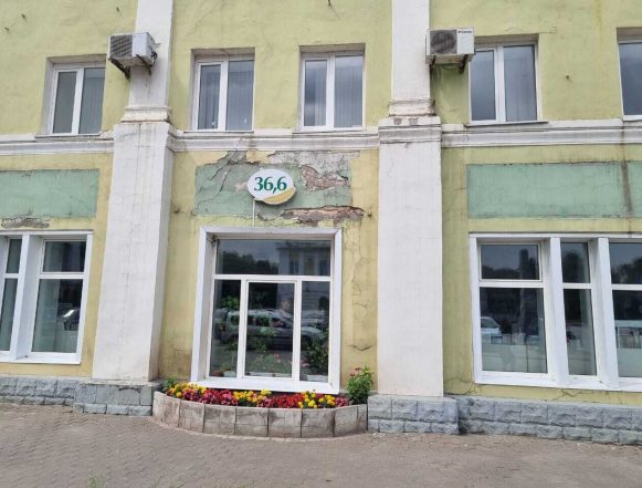 Мэрия требует отремонтировать фасад книжного в центре города через суд