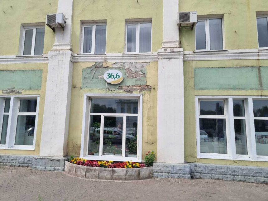 Мэрия требует отремонтировать фасад книжного в центре города через суд