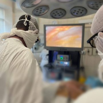 Липецкие хирурги быстро удалили женщине застарелую пупочную грыжу