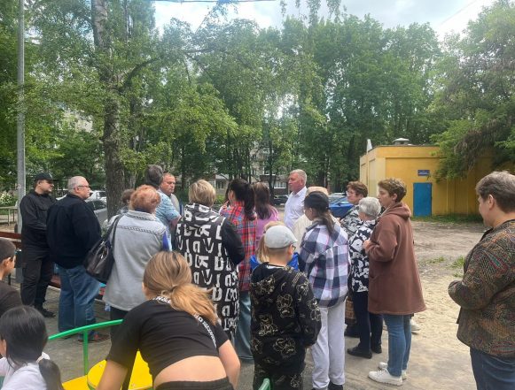 Аленин ... Общение с избирателями