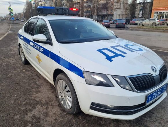 19-летняя девушка разбилась насмерть на «Мазде» в центре Липецка