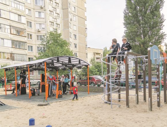 двор Навести лоск