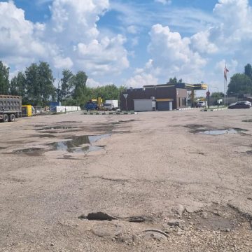 Ни пройти, ни проехать: так на каждой четвёртой заправке в Липецке