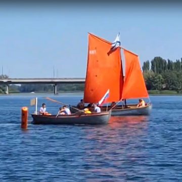 День ВМФ в Липецке отметили на воде под алыми парусами