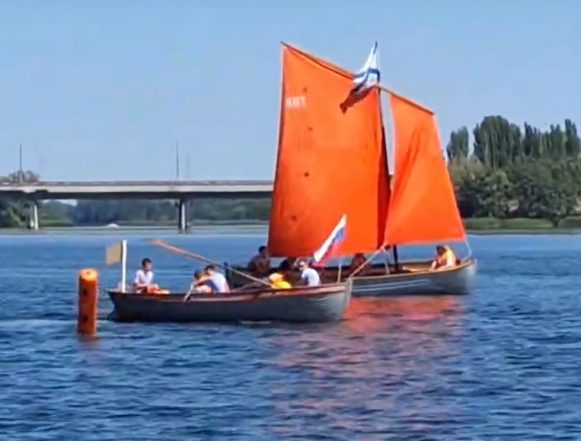 вмф алые паруса школы День ВМФ в Липецке отметили на воде под алыми парусами