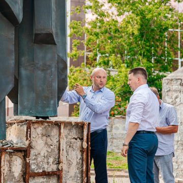 Тяжёлая техника начинает работу на мемориале на площади Героев