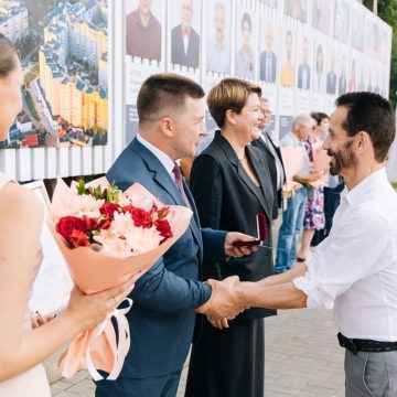 15 новых трудовых имён занесены на Доску почёта у Быханова сада