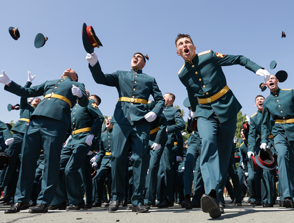 Военные выпускники Кадровый строй
