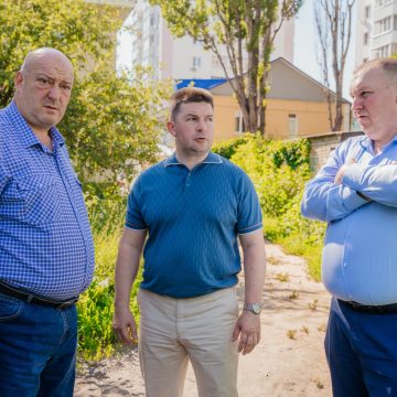 Мэр проинспектировал состояние дворов на Студёновской и Терешковой