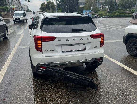 «Киа Рио» въехала в «Хавал Джулион» на Советской