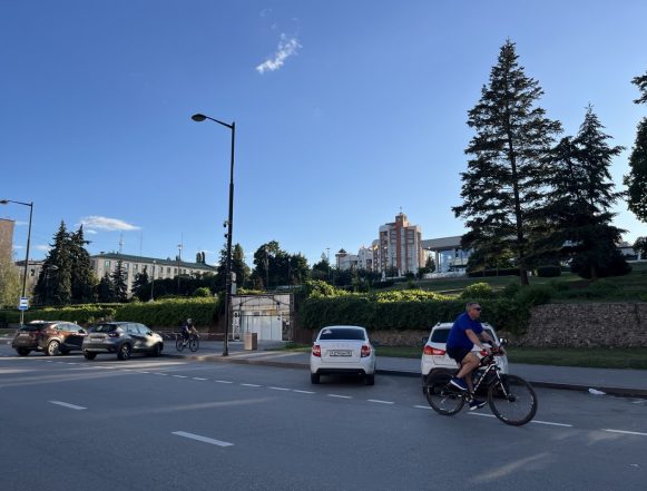 На Театральной площади убрали шаурмичную