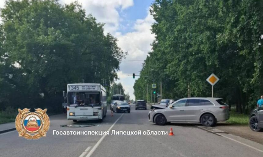 8-летняя девочка пострадала во время поездки на автобусе № 345