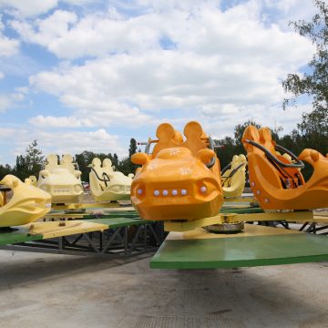 В «Петропарке» уже устанавливают аттракционы