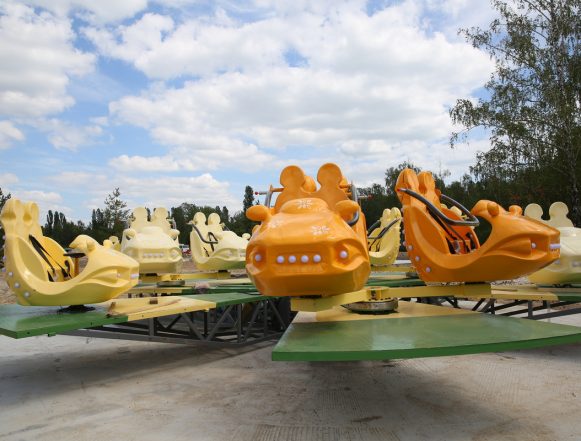 карусели нижний парк петропарк установка (6)_2 В «Петропарке» уже устанавливают аттракционы