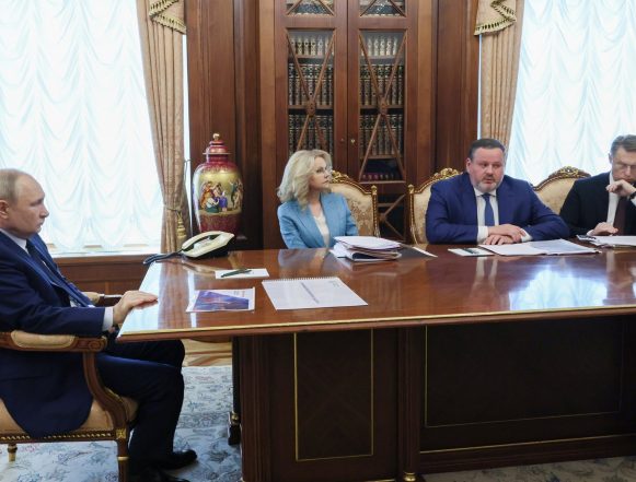 Путин и совещание по соцвопрсоам Ставка на многодетность
