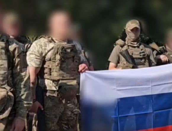 сво флаг триколор Липецкие бойцы прислали поздравительное видео для земляков с СВО