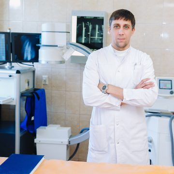 Врач лечит не только руками