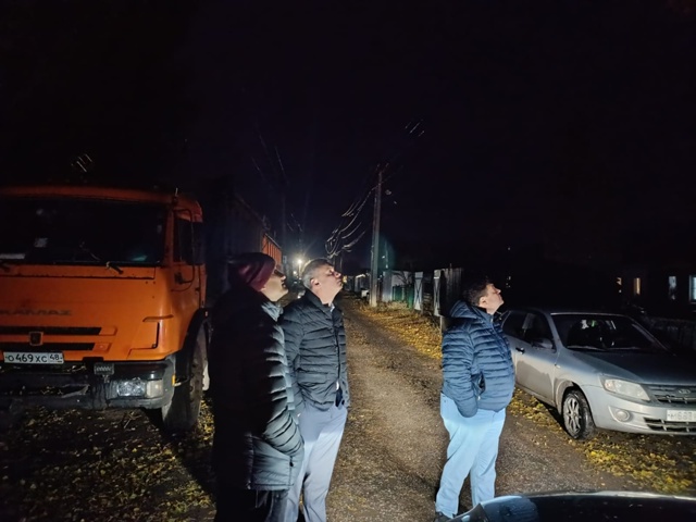 Бугаков На 10-й Шахте новые светильники