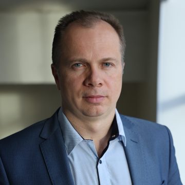 Не меньше восемнадцати