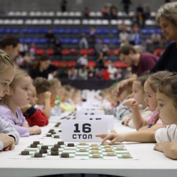 2b1426e5-4efd-407b-9ab7-f7bd11b9d419 Дети от 5 до 14 лет в Липецке сразились в шашки