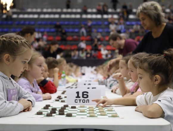 2b1426e5-4efd-407b-9ab7-f7bd11b9d419 Дети от 5 до 14 лет в Липецке сразились в шашки
