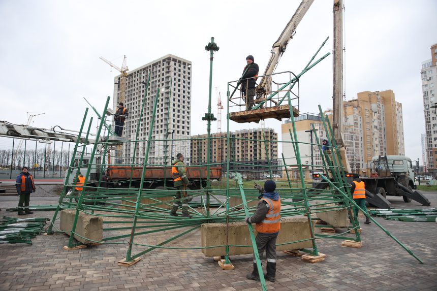 монтаж ёлки Праздник к нам приходит