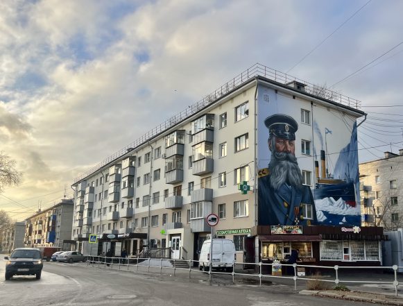 В Липецке появился новый мурал с портретом адмирала Макарова и ледоколом «Ермак»