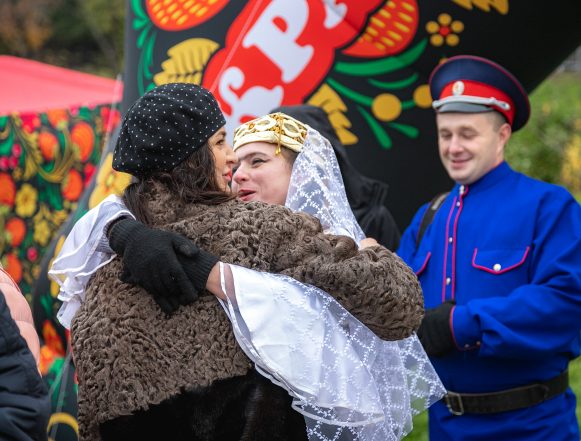 Со всей страной