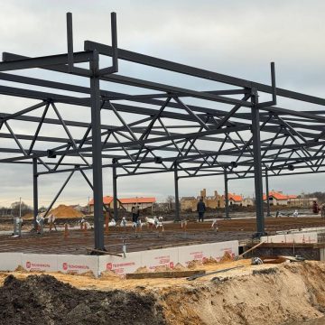 В районе Центрального пляжа в Липецке начали строить модульное кафе