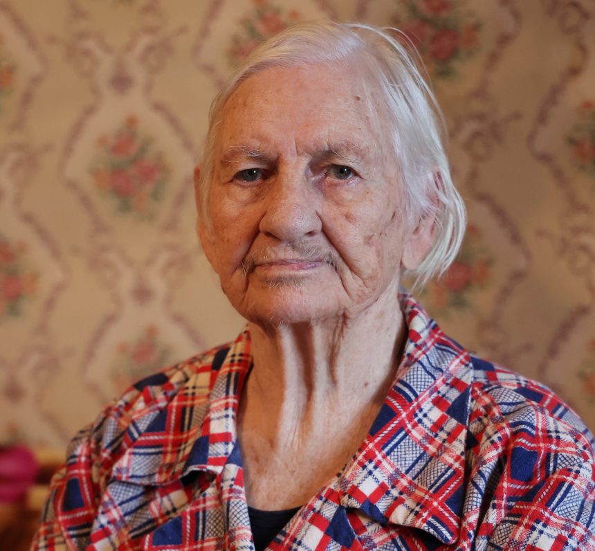 Судьбы моей простое полотно