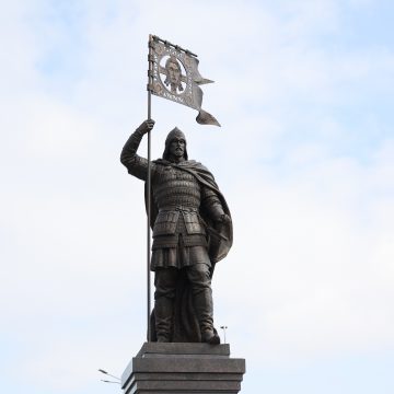 памятник НЕвскому Положил душу за народ